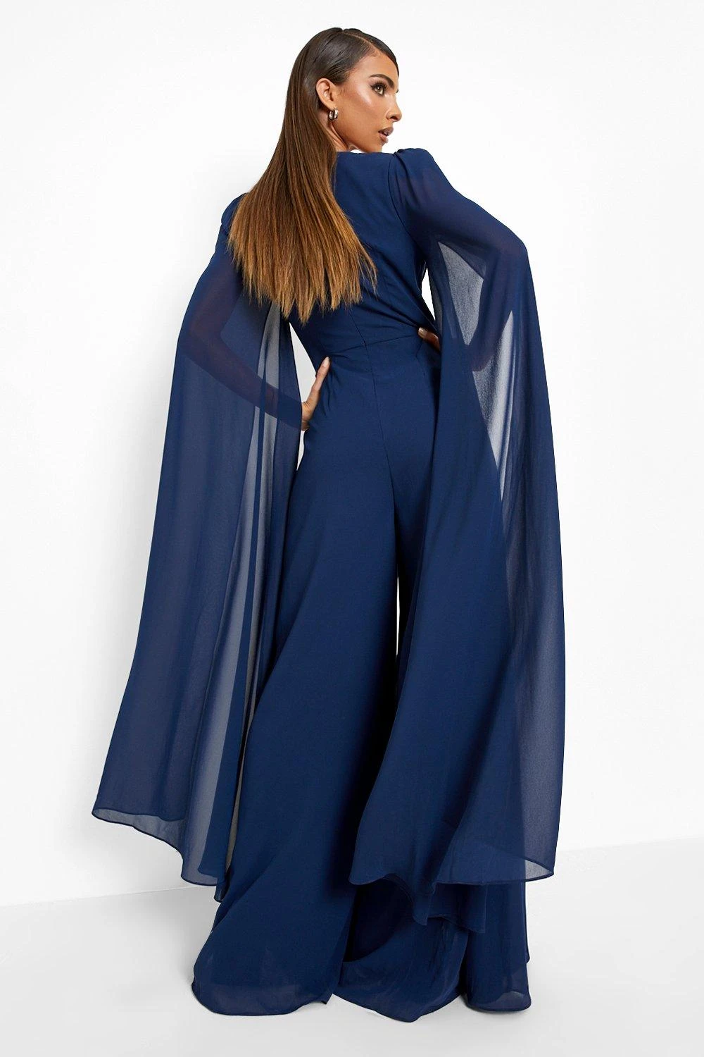 Combinaison Cape Ample à Décolleté Plongeant – Image 2