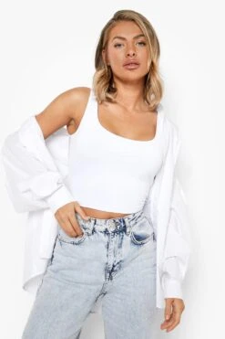 BOOHOO Crop Top à Col Rond Et Bretelles