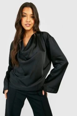 Blouse Satinée à Manches évasées Et Col Bénitier