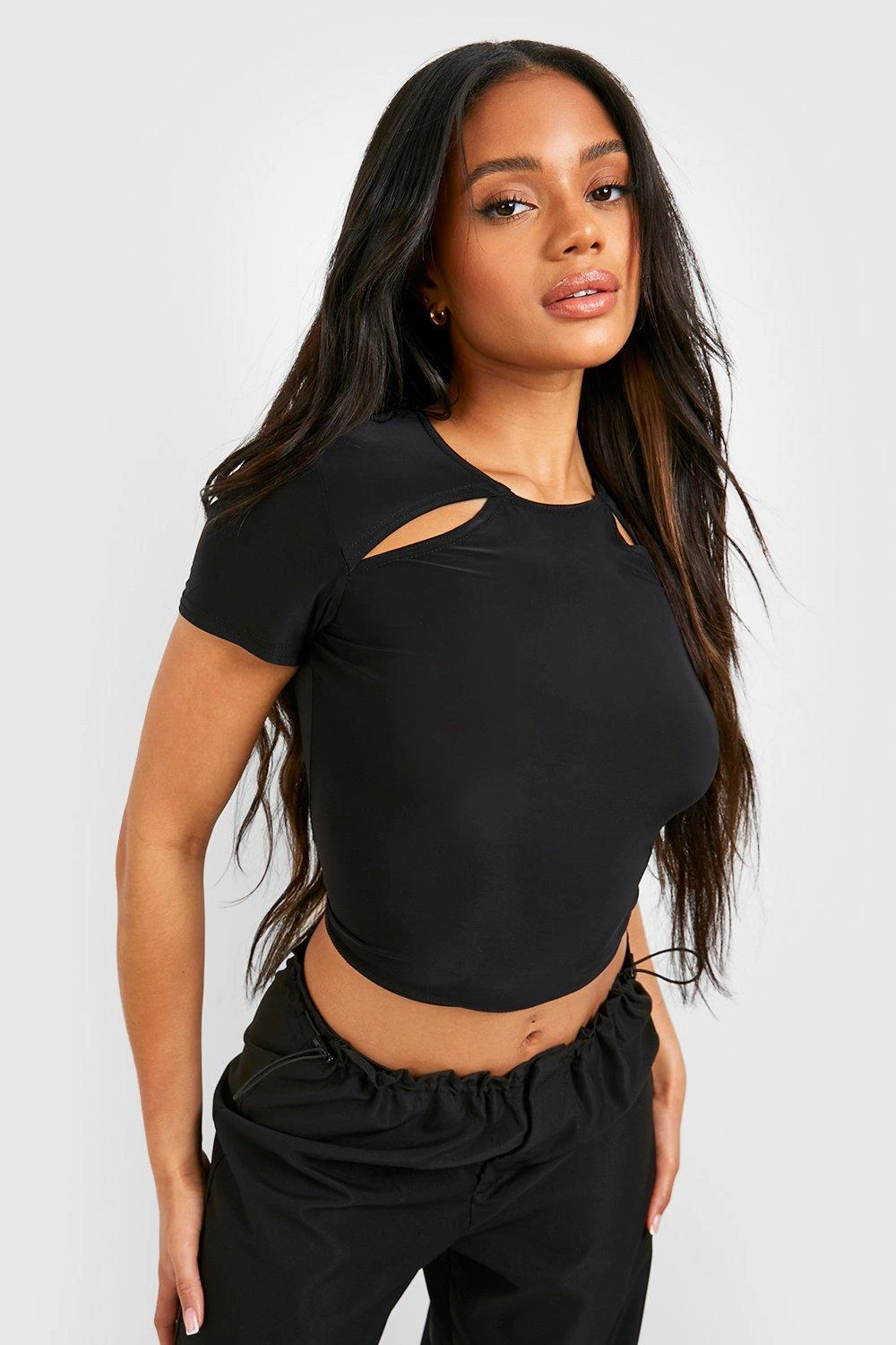 T-shirt Soyeux à Découpes – Image 4