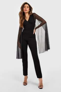 Combinaison Cape à Décolleté Plongeant