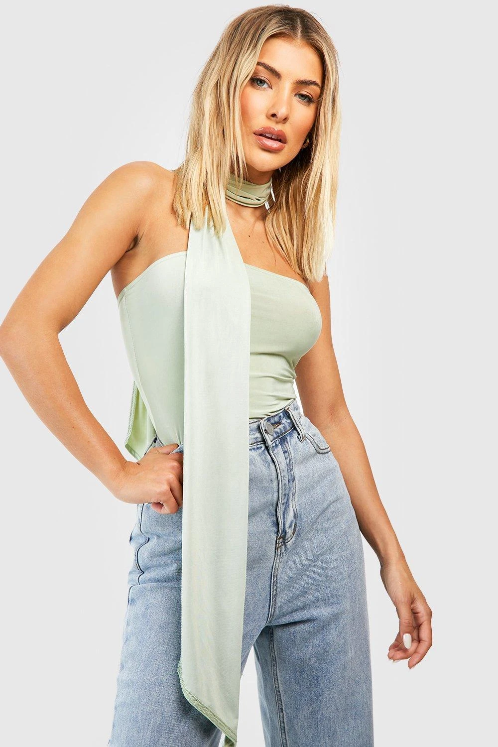 Ensemble Soyeux Avec Haut Bandeau Et Foulard